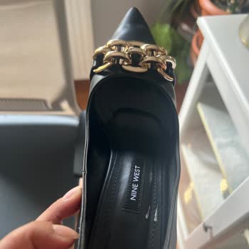 Nine West Sivri Burun 1 Giyişte Kırıldı