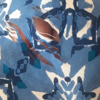 DeFacto Elbisenin Kumaşında Açılmalar Ve Kendi Kendine Yırtılma