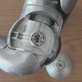 Eos Elektronik Dyson V15 Süpürge: Kötü Müşteri Hizmeti Ve Kalitesiz Parçalar
