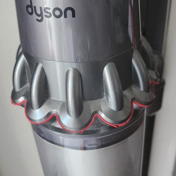 Eos Elektronik Dyson V15 Süpürge: Kötü Müşteri Hizmeti Ve Kalitesiz Parçalar