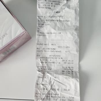Estee Lauder Yanlış Ürün Satışı Ve Yetersiz Koku Uzmanlığı