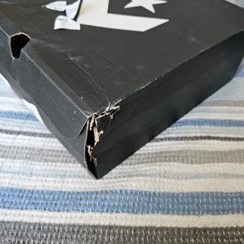 Converse İlgisiz Ve Dikkate Almıyor