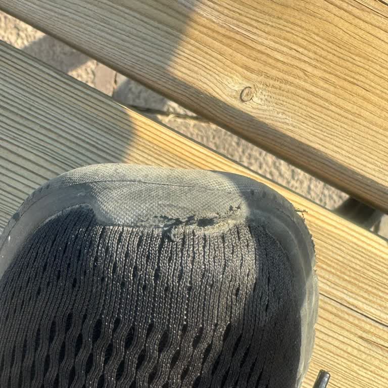 Skechers Pişmanlıktır, Ayakkabı Olduğu Yerde Dökülüyor