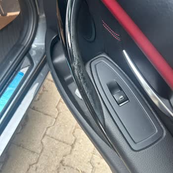 BMW Aracın Kapı Kolundaki Deforme