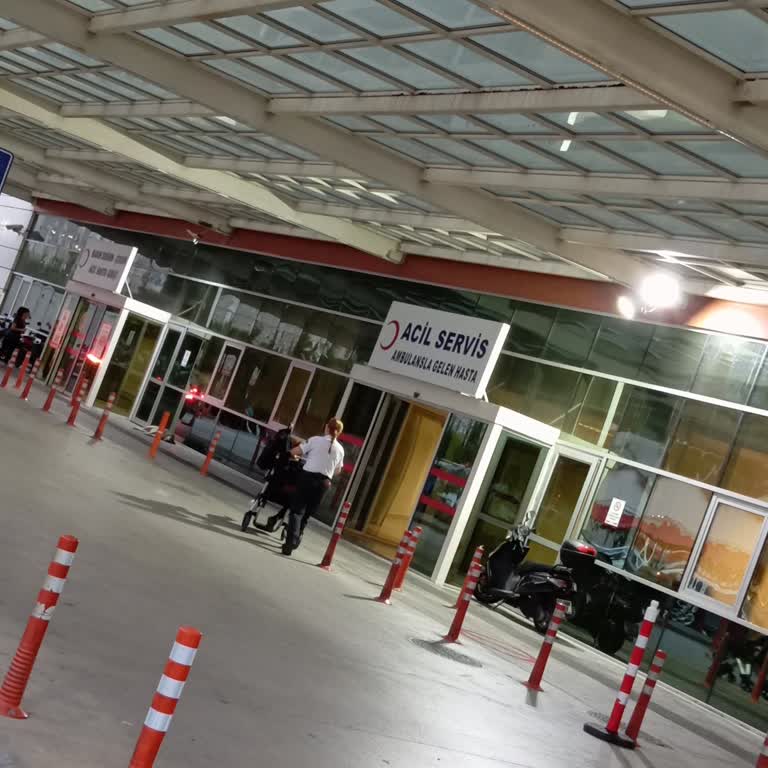 Antalya Eğitim Araştırma Hastanesi Acil Kırmızı Alan Personelin Bizi Tehdit Ederek Konuşması Ve Kovması