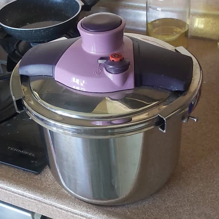 Karaca Düdüklü Tencerem Patladı!