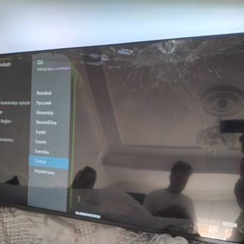 PHILIPS TV Philips Marka Televizyon Kırık Çıkması Marmara Forum Media Markt