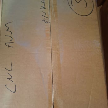 UPS Türkiye Koliler Üstünde Ayak İzleri İle Teslim Edildi