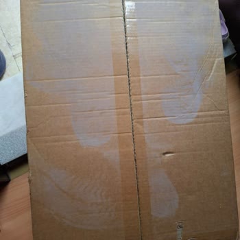 UPS Türkiye Koliler Üstünde Ayak İzleri İle Teslim Edildi