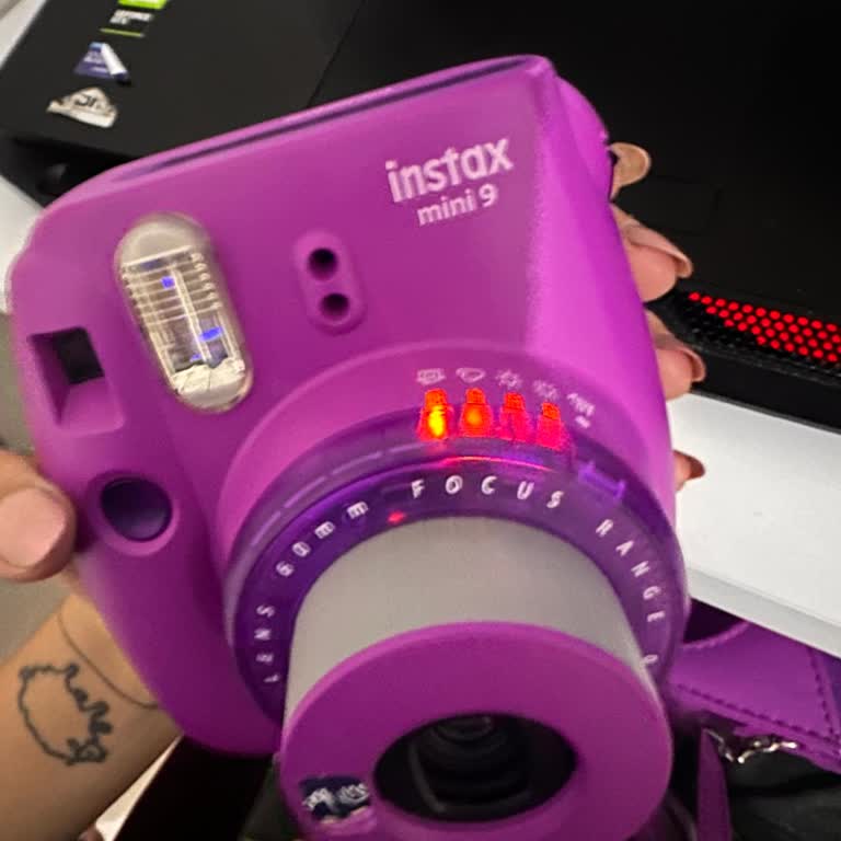 İnstax Mini 9 Kameram Çalışmıyor: Sürekli Yanıp Sönen Işıklar