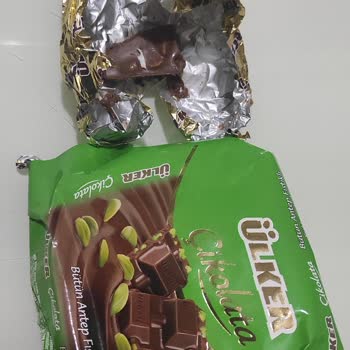 Ülker Kare Çikolatadan Kesici Cisim Çıkması