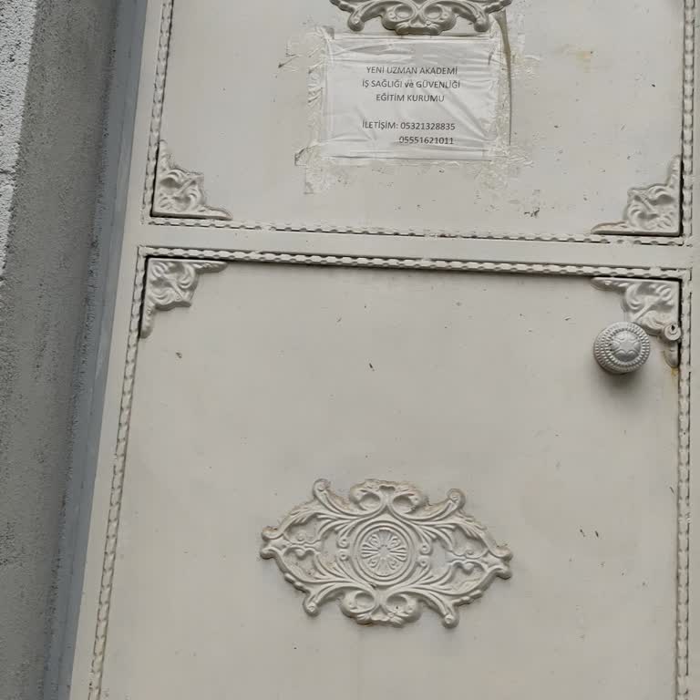 Yeni Uzman Akademi Kitaplarımı Teslim Almama Bir Türlü Müsait Olamadı