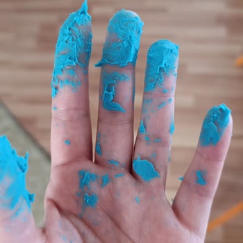 Play-Doh Oyun Hamurunun Yapışkan Olması.