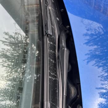 BMW Ön Cam Fitili Parçalanması