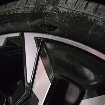 BMW İ5 21 İnç Lastik Jant Sorunu