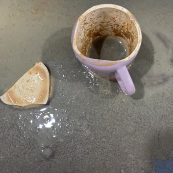 Karaca Züccaciye Fincan Takımı Kendiliğinden Kırıldı!