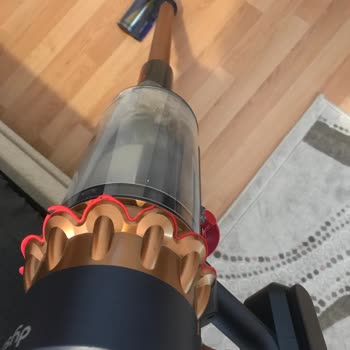 Dyson Gen5 Süpürge Papatya Kısmı Dökülüyor