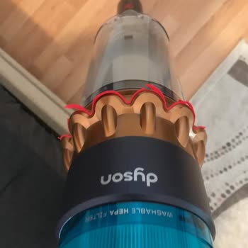 Dyson Gen5 Süpürge Papatya Kısmı Dökülüyor