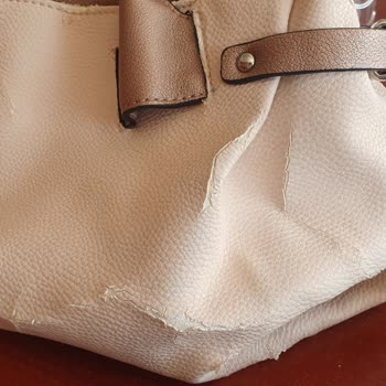 Derimod Çantam Birkaç Kez Kullandıktan Sonra Soyulmaya Başladı