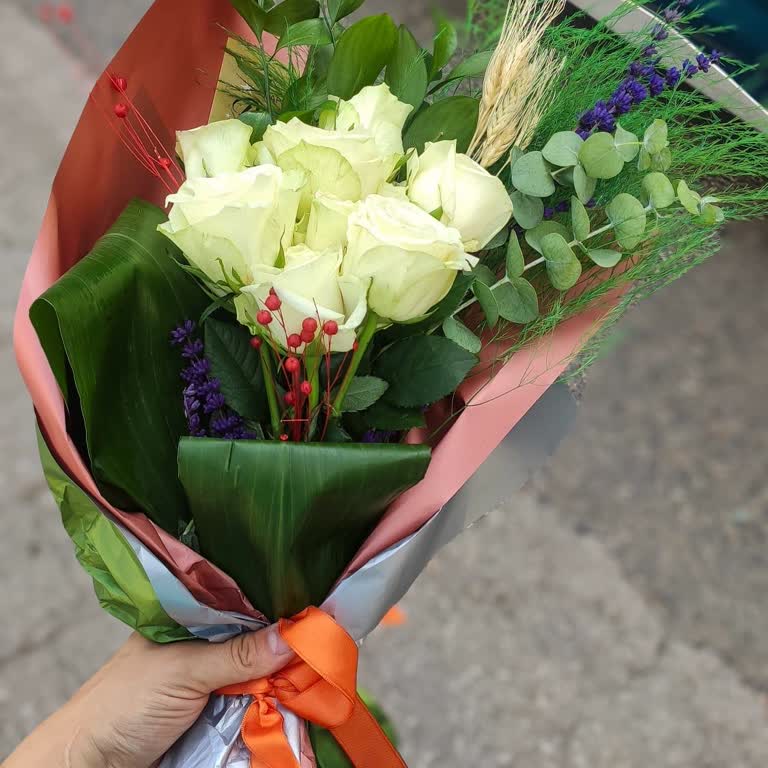 Taze Çiçek (tazecicek.com) Sitedeki Görselden Farklı Gözüken Çiçek Buketi Gönderildi