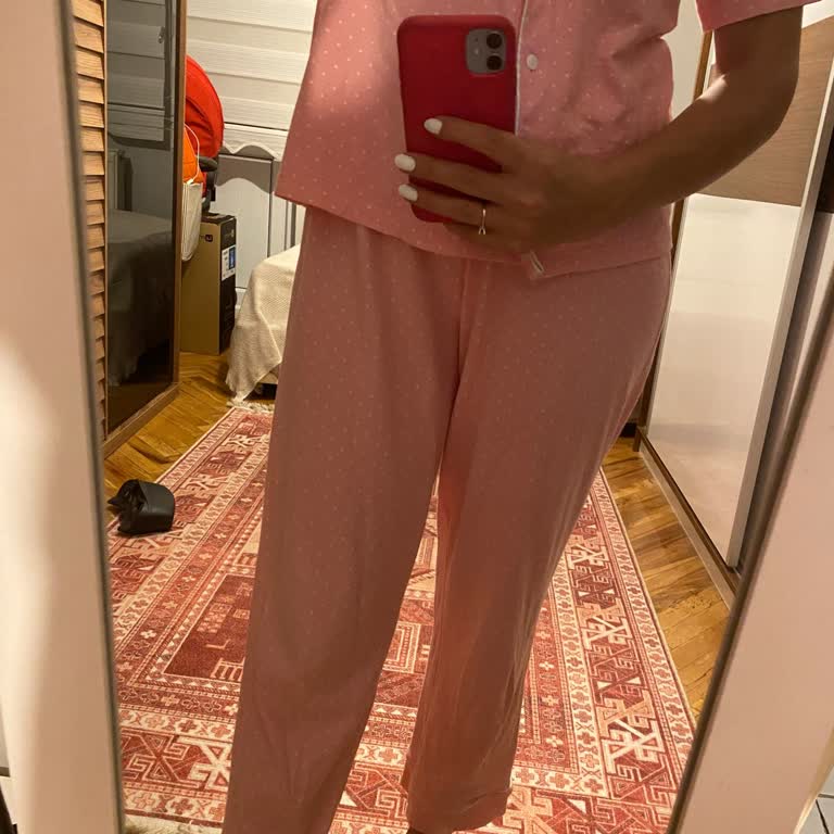 Suwen Pijama Takımı Çekti Ve Diz Yaptı