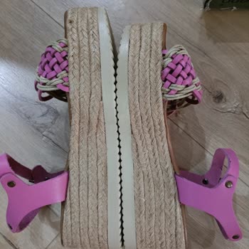 Bueno Shoes Sandalet Numaraları Farklı,37 Olması Gerekiyor