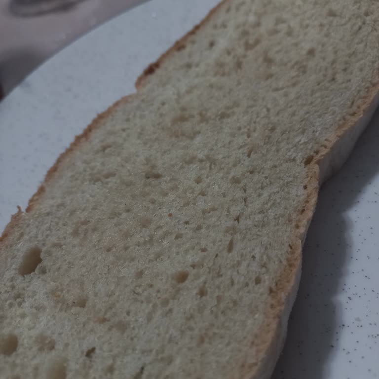 Bozuk Ekmek Şoku: BİM'den Aldığımız Ürün Hayal Kırıklığı Yarattı