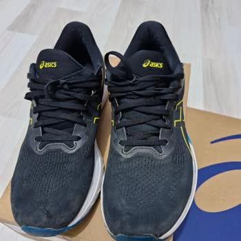 Asics Marka Ayakkabı İki Ayda Delindi