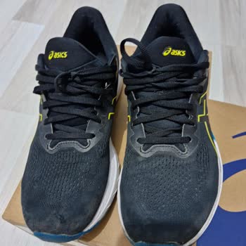 Asics Marka Ayakkabı İki Ayda Delindi