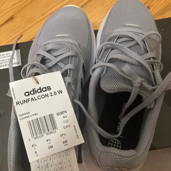 Adidas Yanlış Ayakkabı Gönderdi