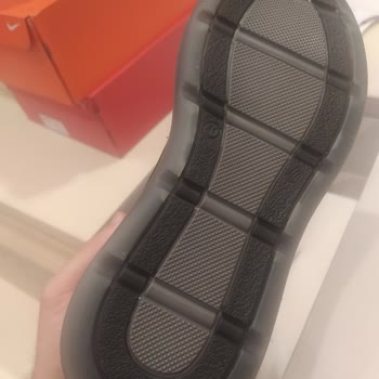 Deichmann Mağazası Ve Tozlu (özensiz) Ürün Teslimi