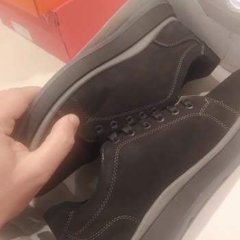 Deichmann Mağazası Ve Tozlu (özensiz) Ürün Teslimi