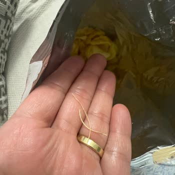 Lays Cips Paketlerinden Çıkan Yabancı Maddeler Şaşırtıyor