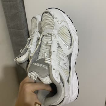 New Balance Ayakkabımın Her Yeri Sarardı