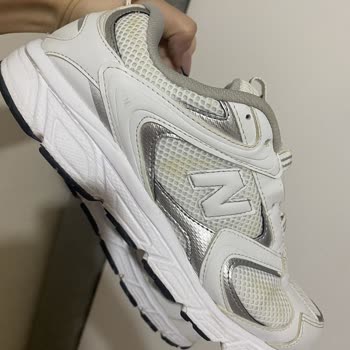 New Balance Ayakkabımın Her Yeri Sarardı