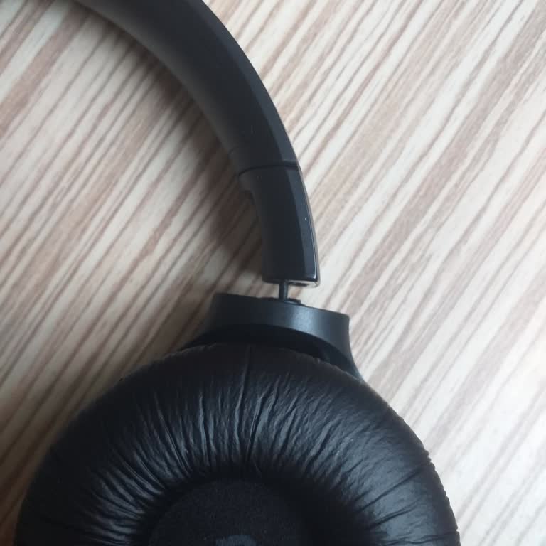 JBL 510 Bt Kulak Kısmı Zorlama Darbe Vs. Olmadığı Halde Kırıldı.