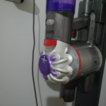 Dyson V8 Absolute Elimi Nasır Yaptı