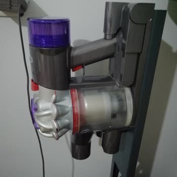 Dyson V8 Absolute Elimi Nasır Yaptı