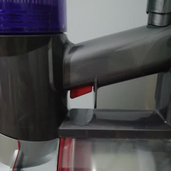Dyson V8 Absolute Elimi Nasır Yaptı