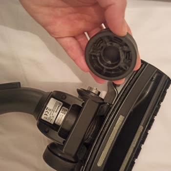 Electrolux Elektrikli Süpürgemin Tekerleği Kırıldı