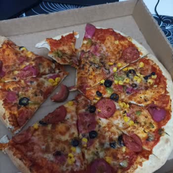 PizzaLazza Salçalı Ekmek Gönderdi