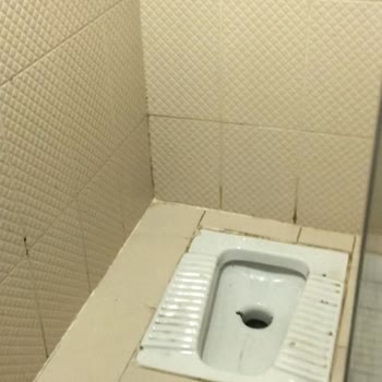 Yomra Merkez İlkokulu Her Yer Pis