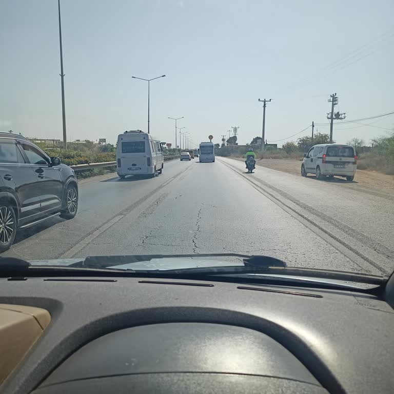 Aksu Tur (Antalya) Sürücünün Trafikte Yanlış Hareketleri