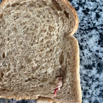 BİM Ekmeğinden İp Çıktı