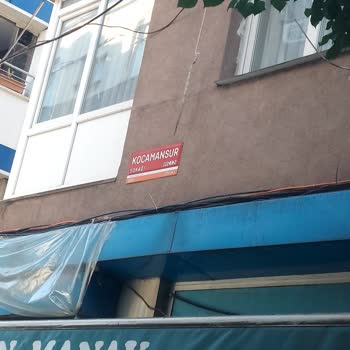Saka Su Firması Kamyonetinin Saygısızca Yolu Tersten Araçlara Kesmesi