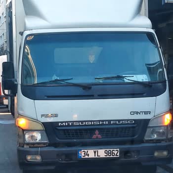 Saka Su Firması Kamyonetinin Saygısızca Yolu Tersten Araçlara Kesmesi