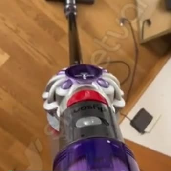 Dyson Süpürge Tekleyip Duruyor!