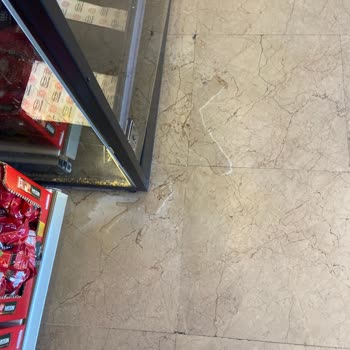 Şok Market Eskişehir İ̇nönü Şubesi Dolabın Su Akıtması