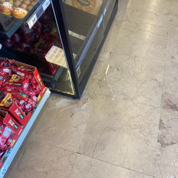 Şok Market Eskişehir İ̇nönü Şubesi Dolabın Su Akıtması