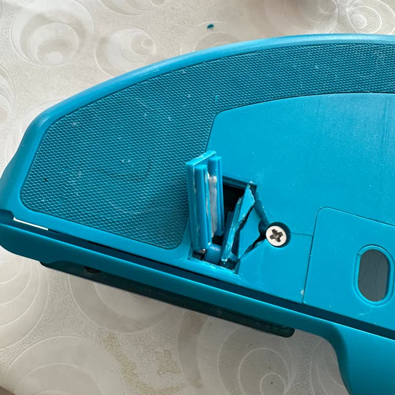 PHILIPS Ev Aletleri Philips 7000 Serisi Aqua Robot Süpürge XU7000/02 Su Haznesi Arızası